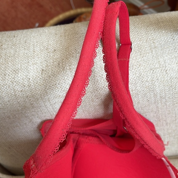 3 Victoria’s Secret push-up bras - Picture 9 of 17